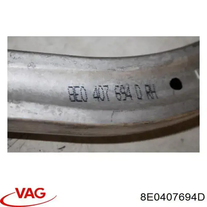 Compre 8E0407694D VAG Braço oscilante inferior direito de suspensão dianteira
