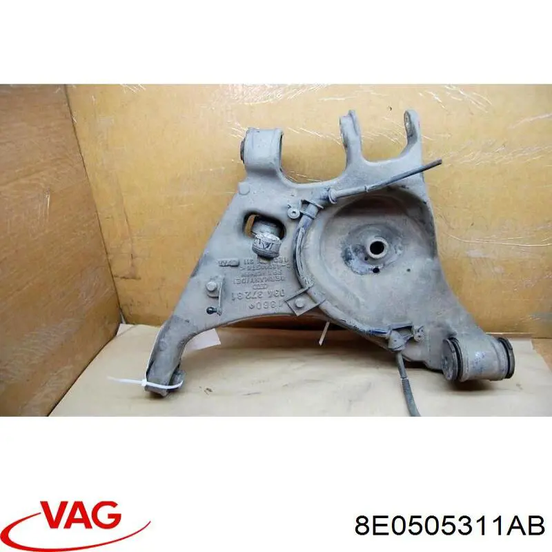 Compre 8E0505311AD VAG Braço oscilante inferior esquerdo de suspensão traseira