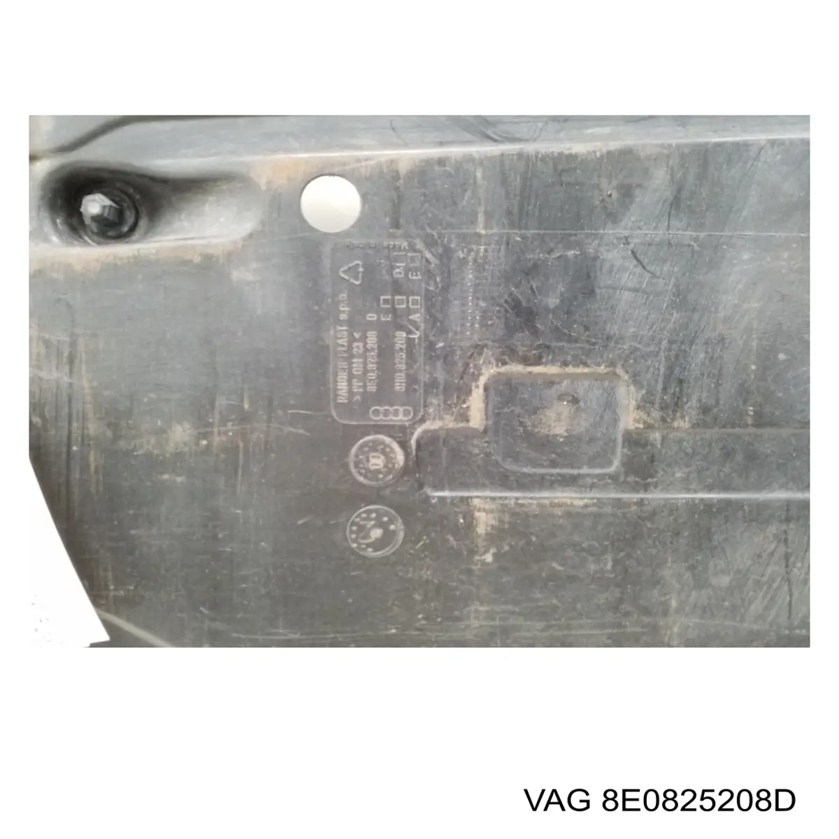 8E0825208D VAG Proteção de fundo direita