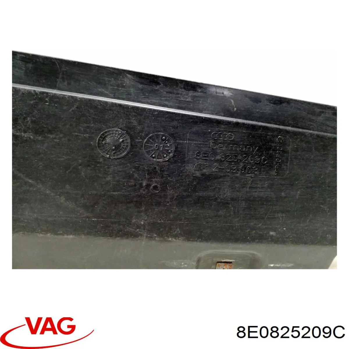 Proteção dianteira esquerda de fundo VAG 8E0825209C preço, a partir de 86,03 USD