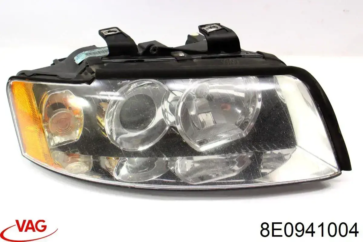 8E0941004 VAG Luz direita
