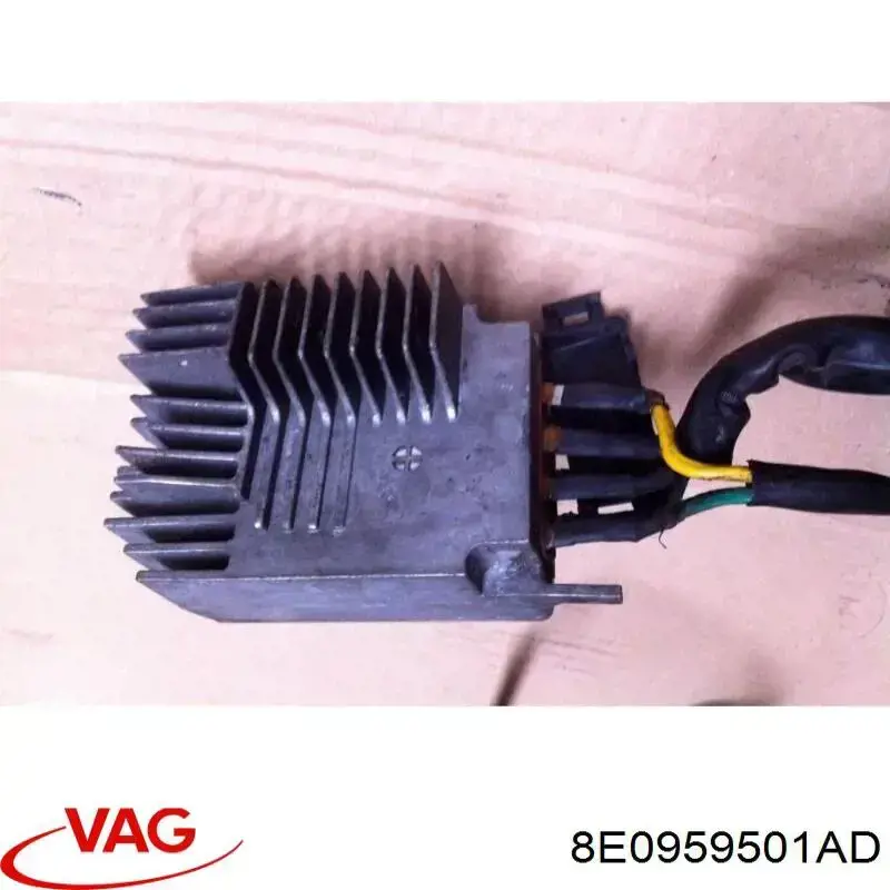 8E0959501AD VAG Regulador de revoluções de ventilador de esfriamento (unidade de controlo)
