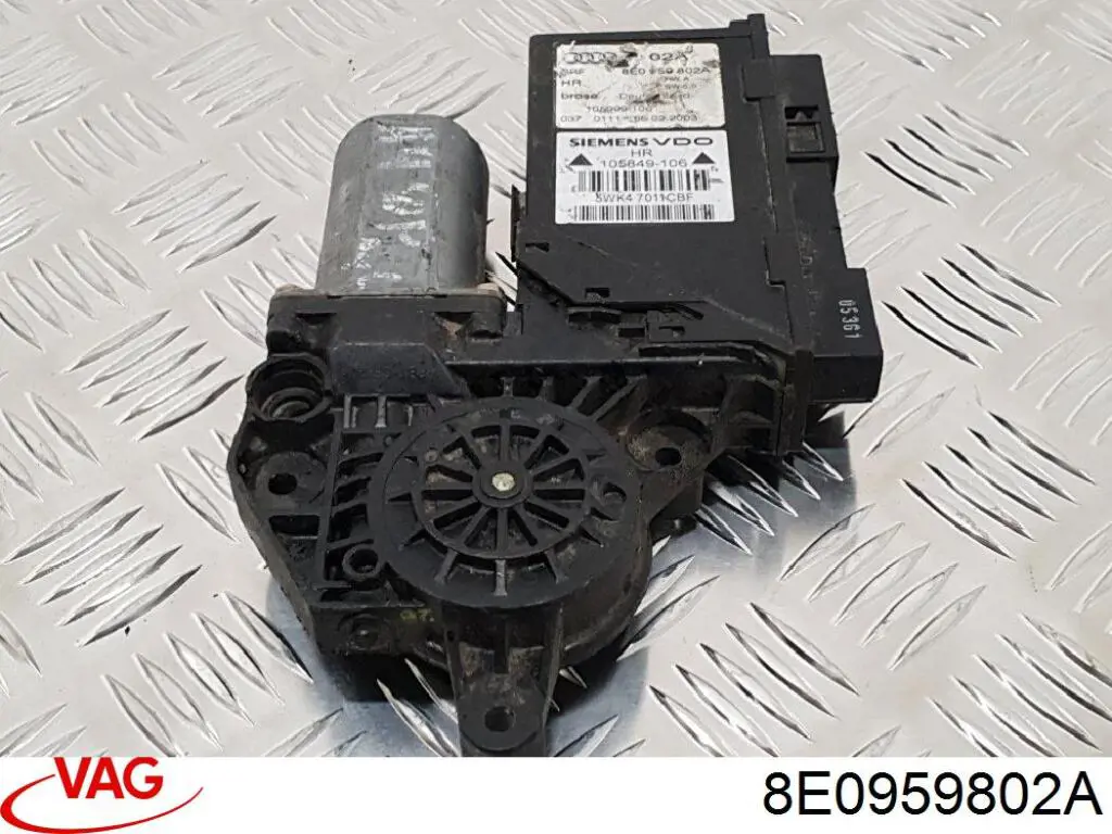 Compre 8E0959802A VAG Motor de acionamento de vidro da porta traseira direita