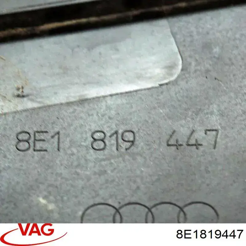 Compre 8E181944701CREF VAG Grelha de limpadores de pára-brisa