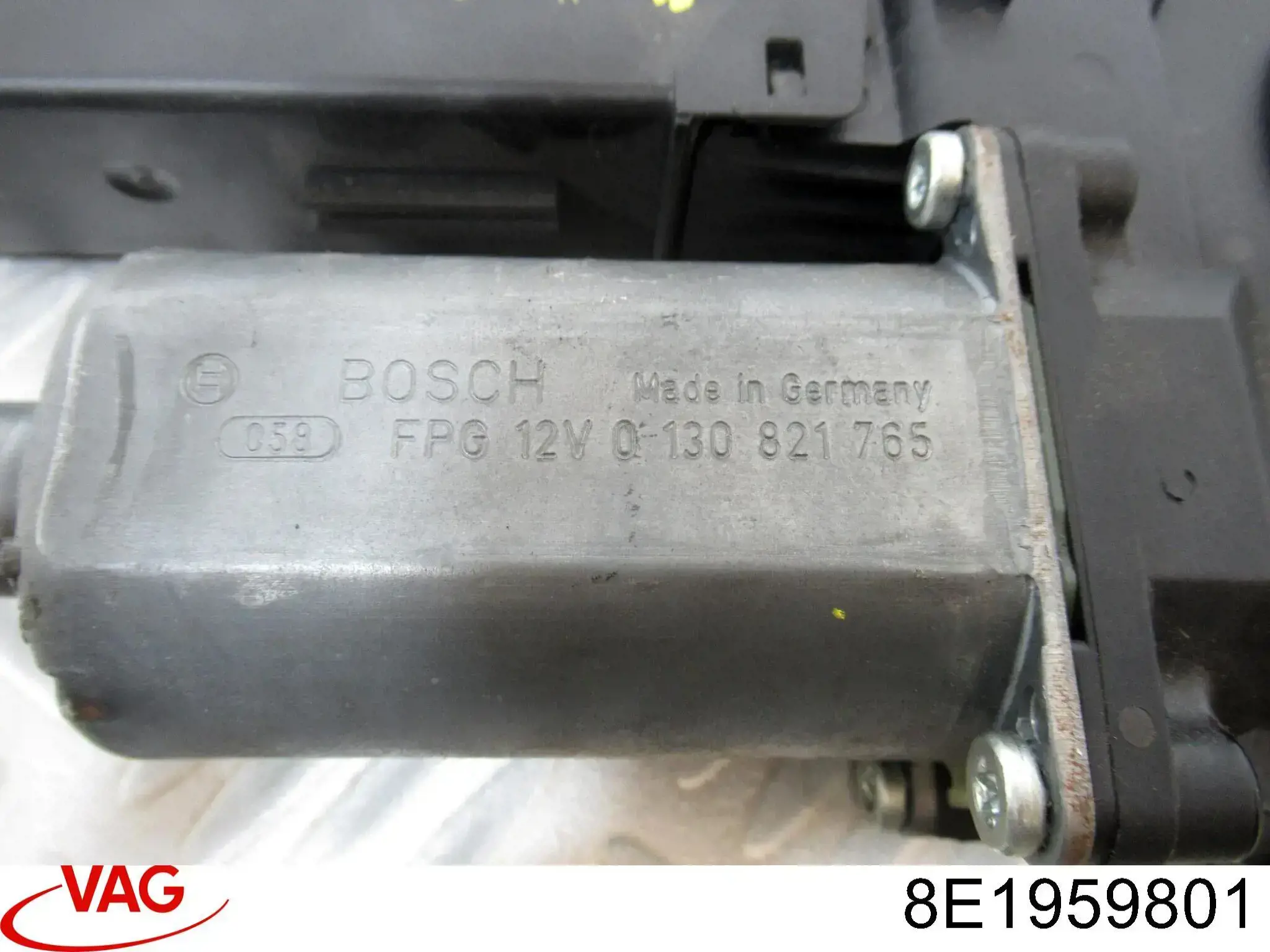 Compre 8E1959801 VAG Motor de acionamento de vidro da porta dianteira esquerda