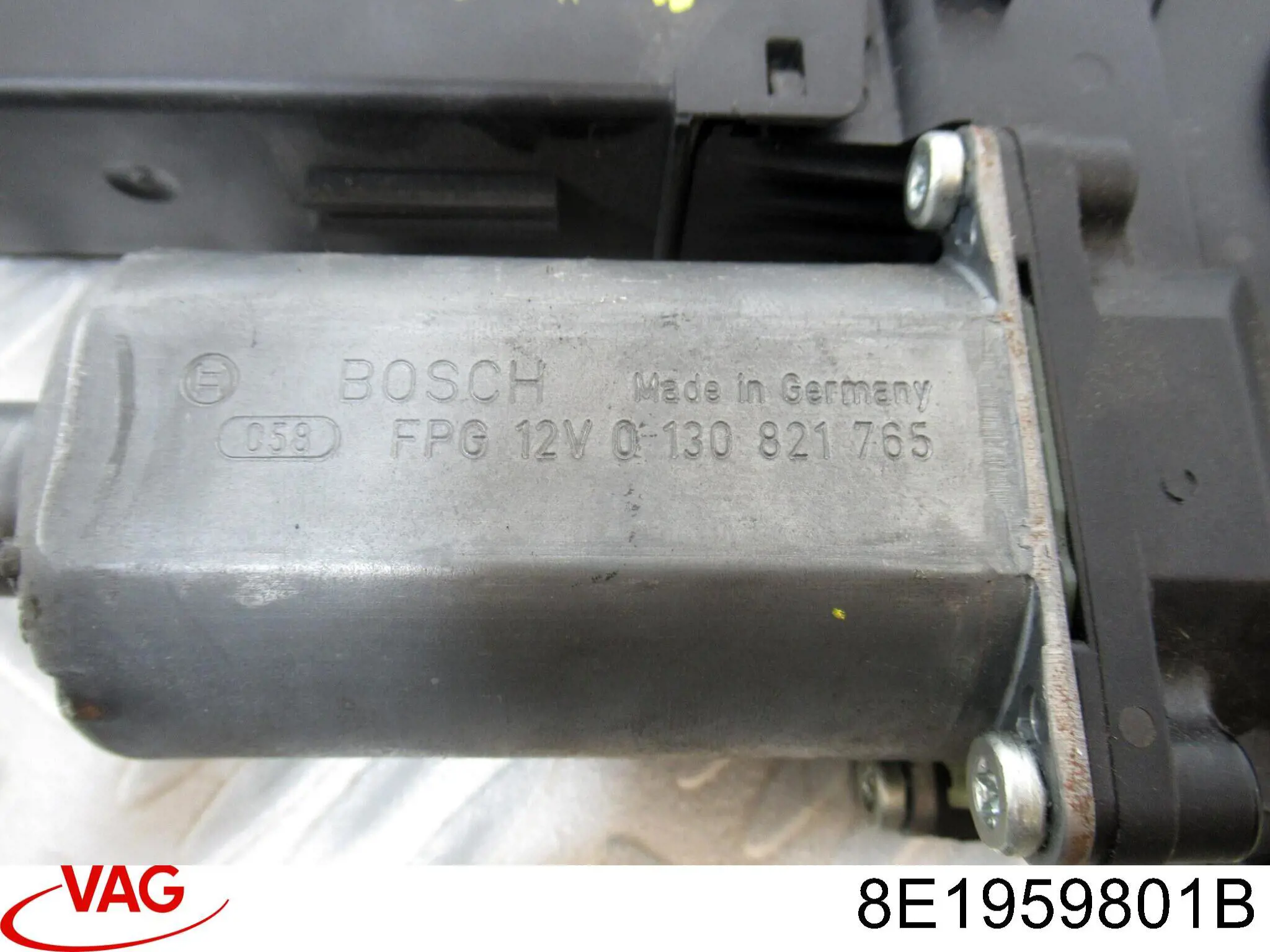 Motor de acionamento de vidro da porta dianteira esquerda VAG 8E1959801B preço, a partir de 89,65 USD
