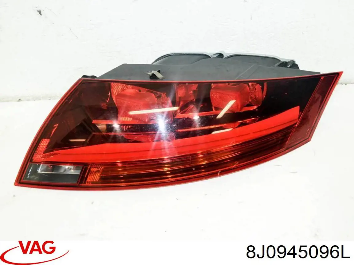 Compre 8J0945096L VAG Lanterna traseira direita
