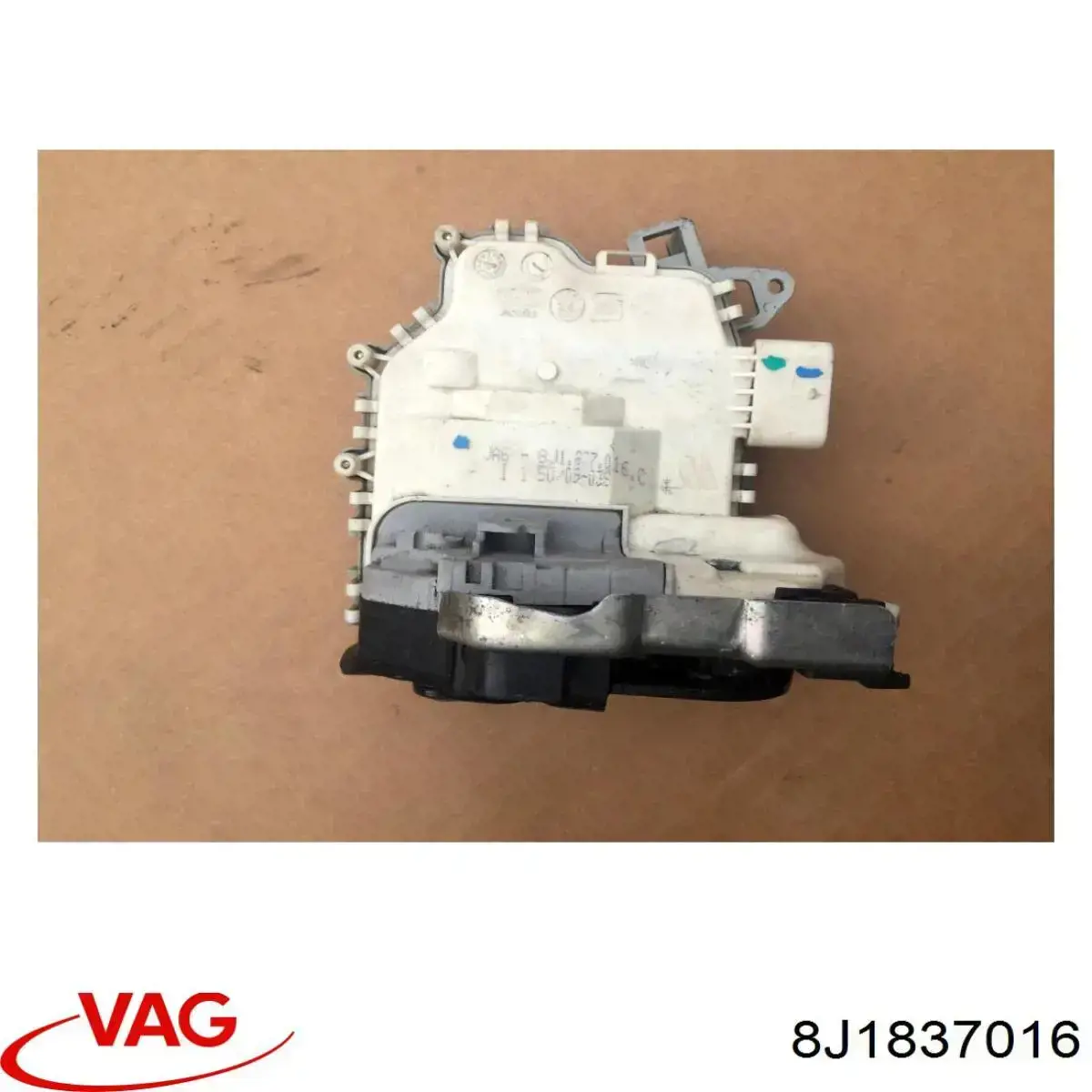 Compre 8J1837016 VAG Fecho da porta dianteira direita