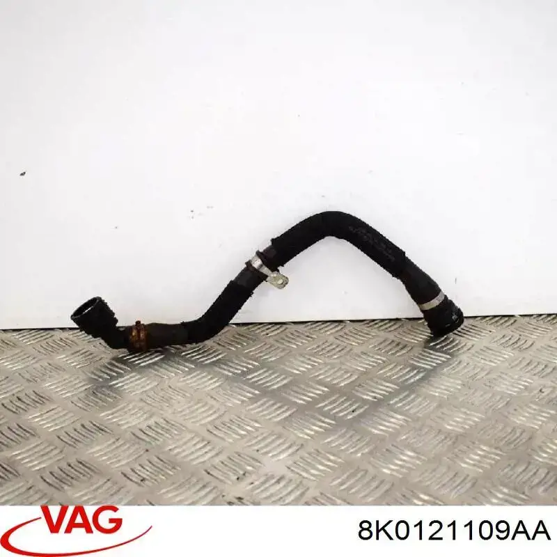Mangueira inferior do tanque de expansão VAG 8K0121109AA preço, a partir de 40,94 USD