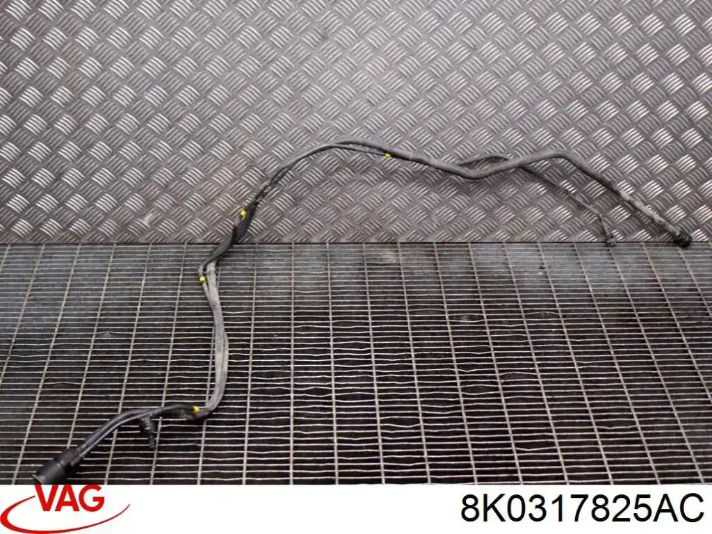 8K0317825AC VAG Tubo do radiador de óleo da Caixa Automática de Mudança, inferior