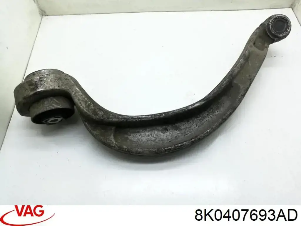 Braço oscilante inferior esquerdo de suspensão dianteira VAG 8K0407693AD preço, a partir de 107,28 USD