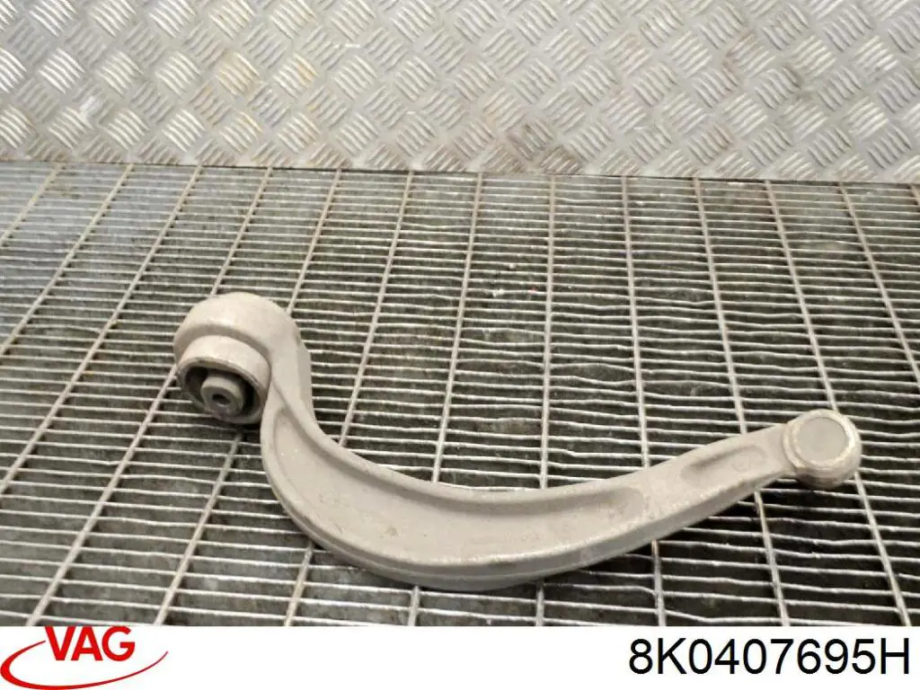 Compre 8K0407695H VAG Braço oscilante inferior esquerdo de suspensão dianteira