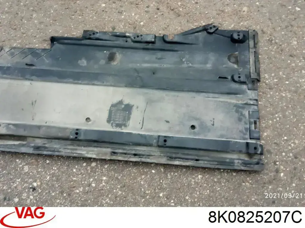8K0825207C VAG Proteção de fundo esquerda