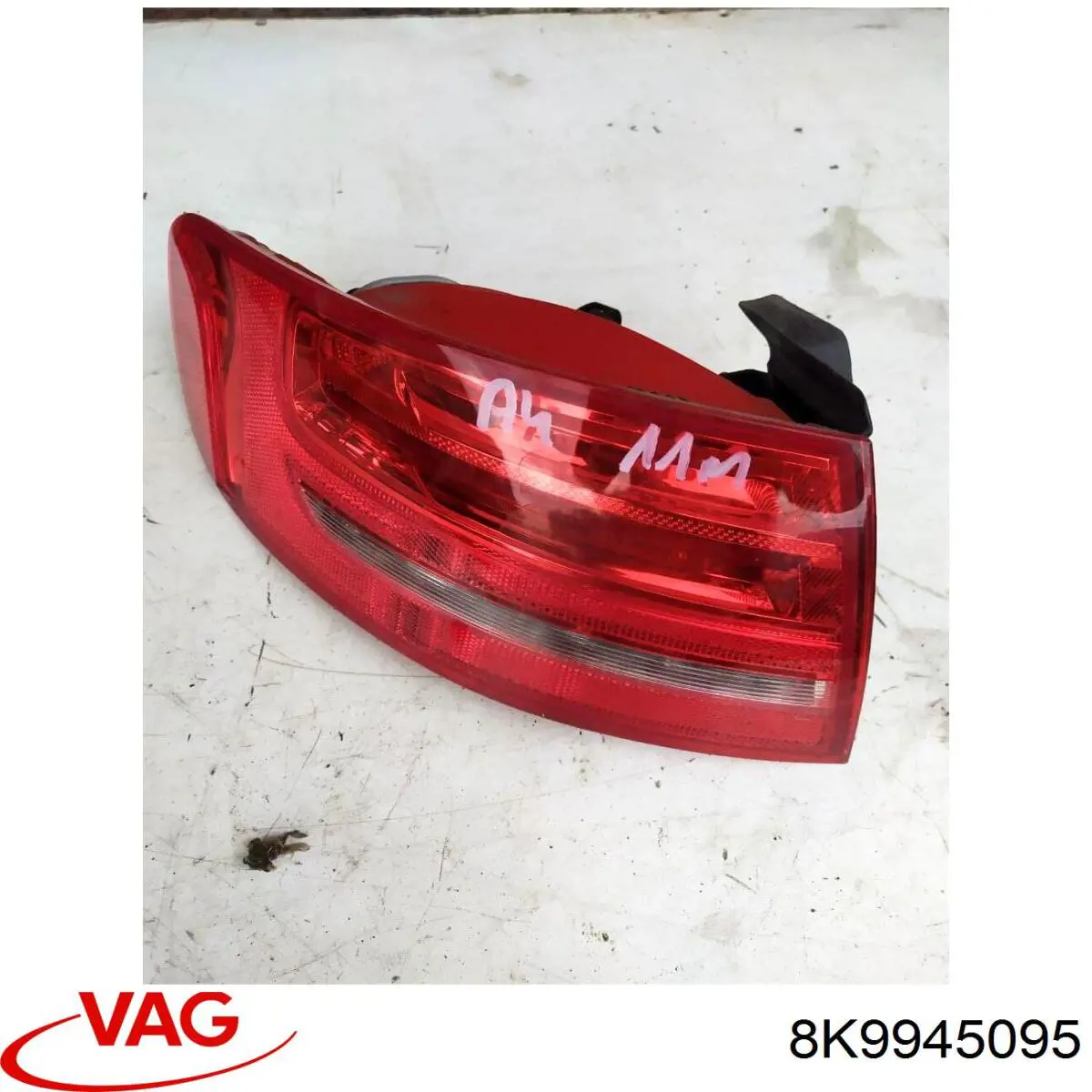 Compre 8K9945095 VAG Lanterna traseira esquerda externa