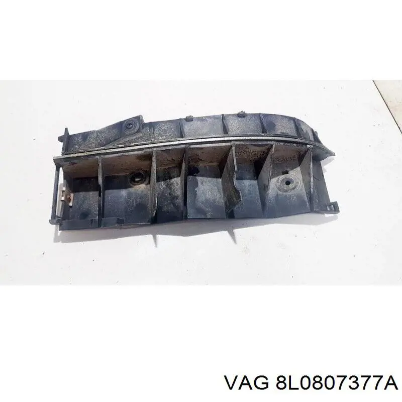 8L0807377D VAG Guia esquerda do pára-choque traseiro