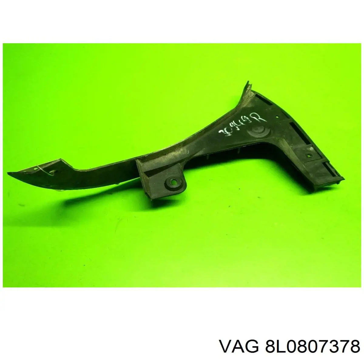Compre 8L0807378B VAG Consola direita do pára-choque traseiro externo