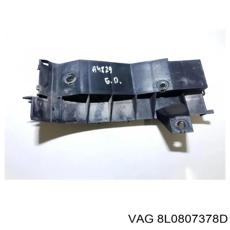 8L0807378D VAG Guia direita do pára-choque traseiro