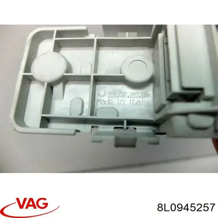 Base (casquilho) da luz traseira VAG 8L0945257 preço, a partir de 54,63 USD