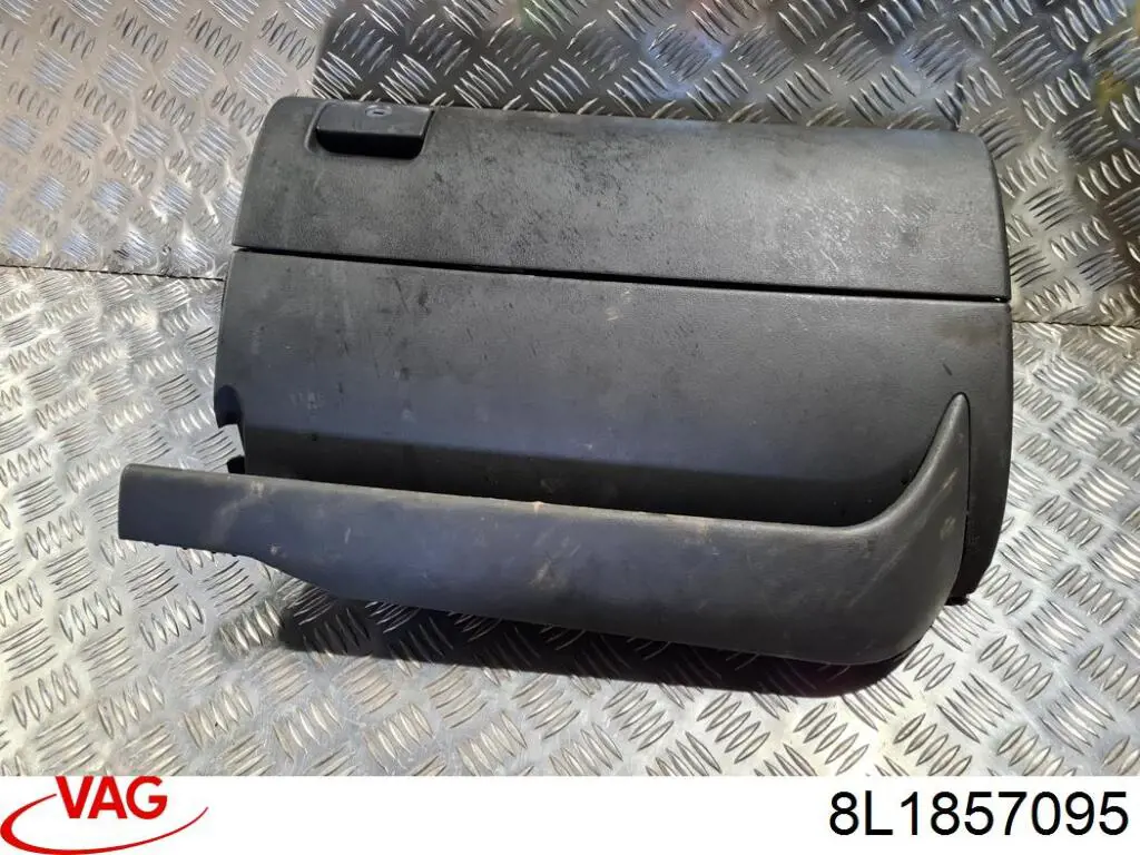 8L18570955FS VAG Caixa para porta-luvas (porta-luvas)
