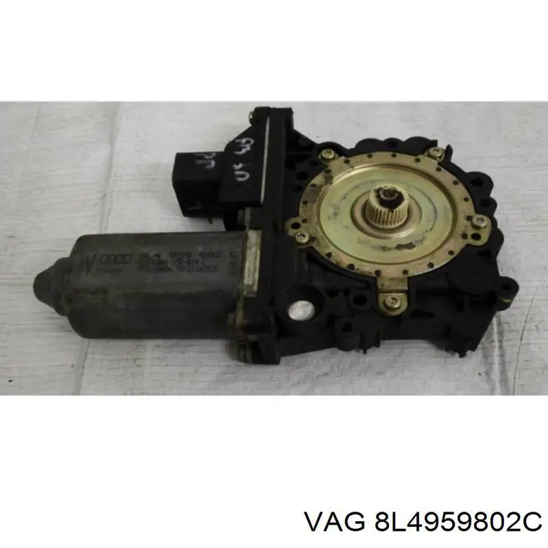 Motor de acionamento de vidro da porta dianteira VAG 8L4959802C preço, a partir de 613,27 USD