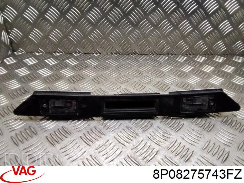 8P08275743FZ VAG Placa sobreposta de tampa de porta-malas