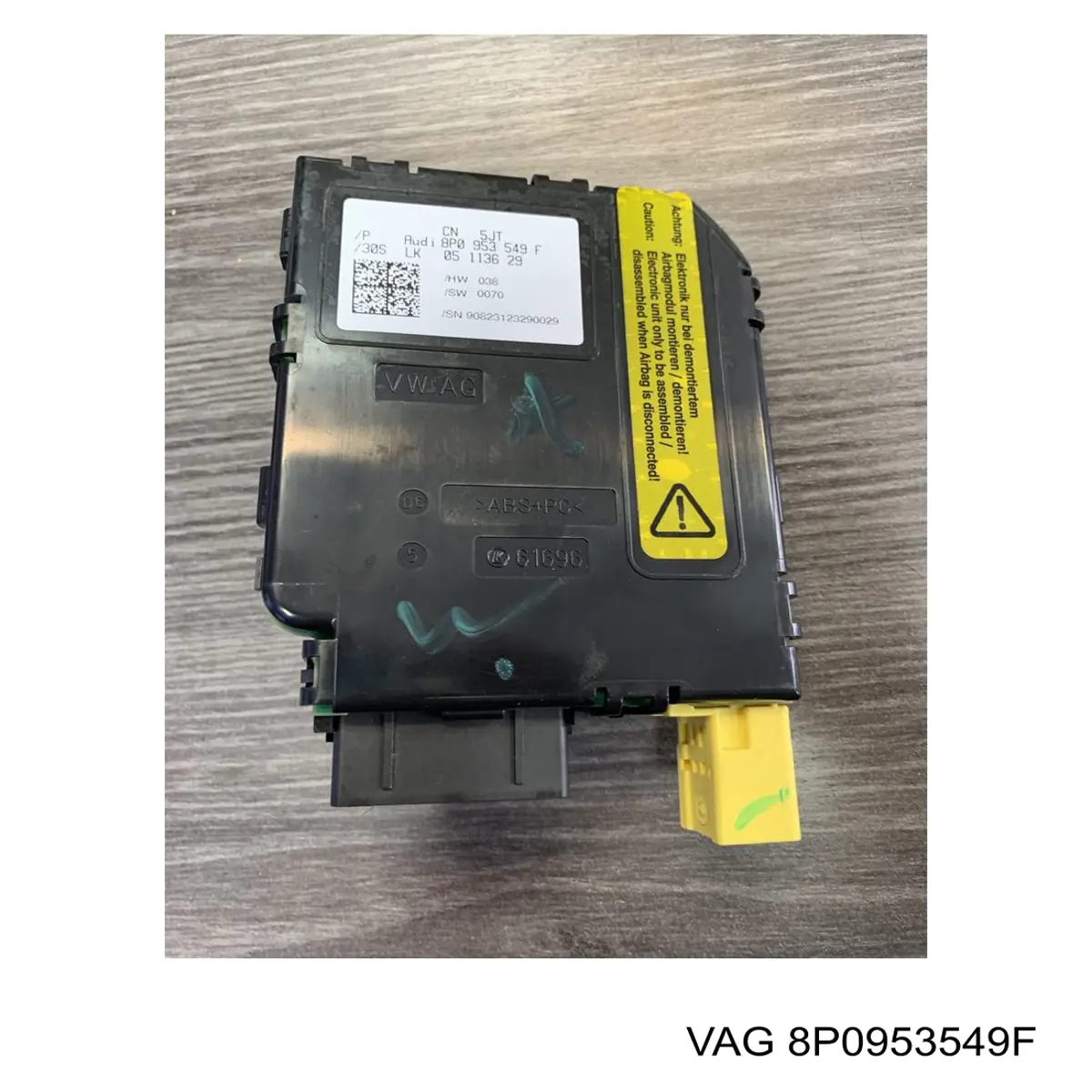 8P0953549F VAG Módulo de direção (Centralina eletrônica) dos interruptores instalados na coluna da direção