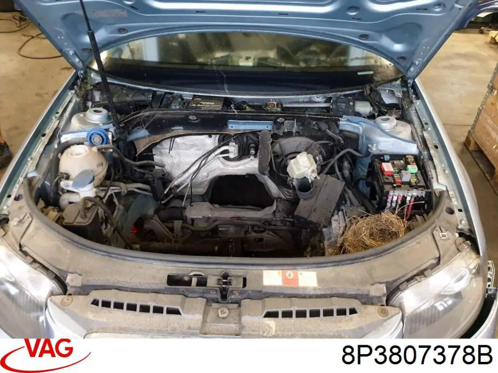 Compre 8P3807378B VAG Guia direita do pára-choque traseiro