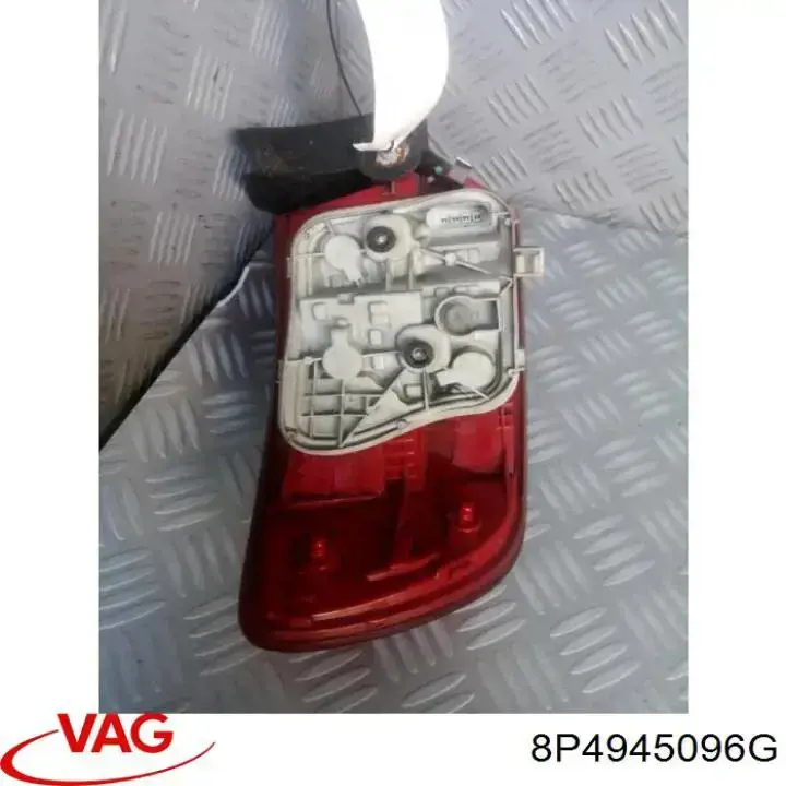 Compre 8P4945096G VAG Lanterna traseira direita externa