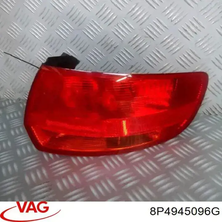 8P4945096G VAG Lanterna traseira direita externa