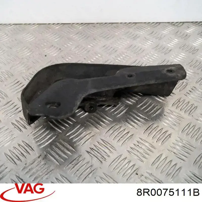Compre 8R0075111B VAG Protetores de lama dianteiros, kit