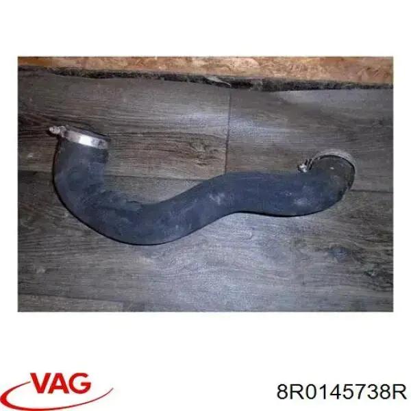 8R0145738R VAG Mangueira (cano derivado) de intercooler