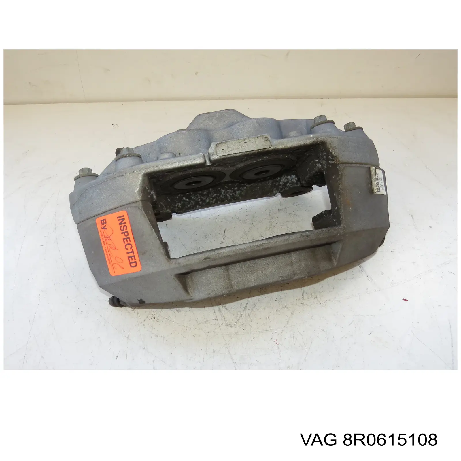 Compre 8R0615108F VAG Suporte do freio dianteiro direito