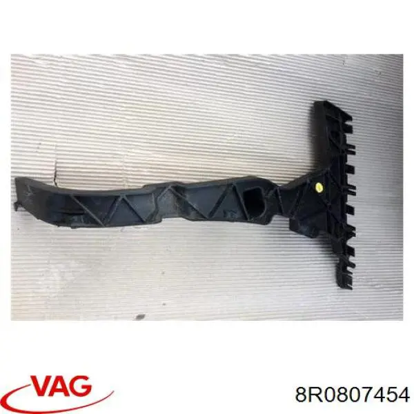 8R0807454 VAG Guia direita do pára-choque traseiro