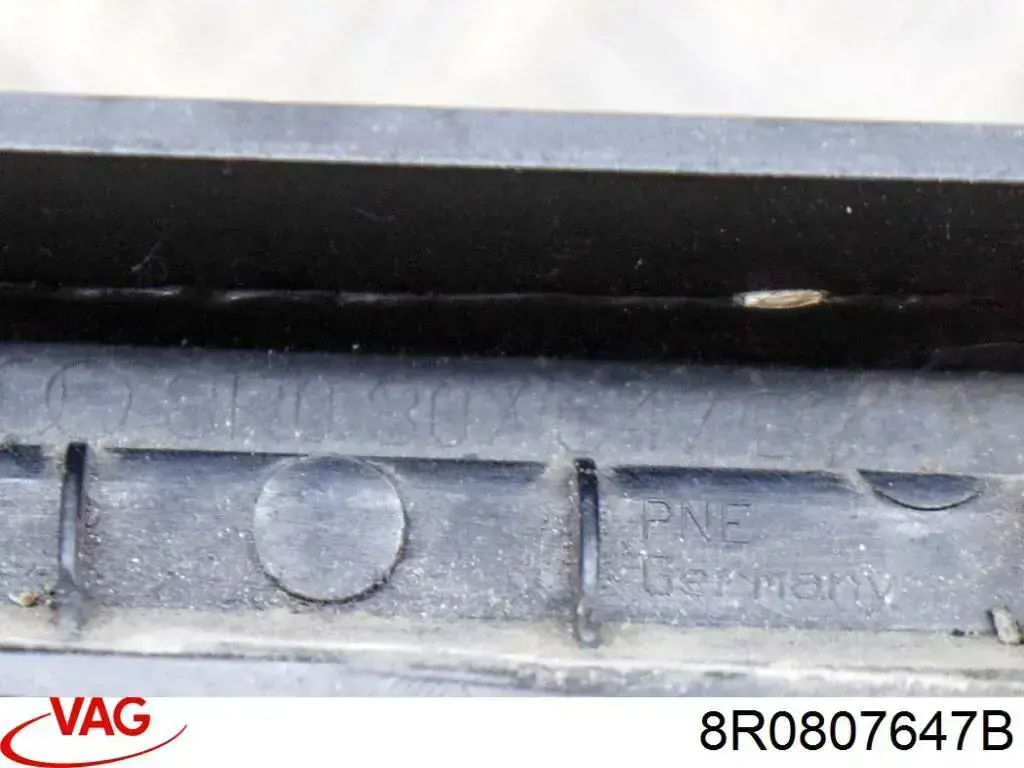 Compre 8R0807647B VAG Grelha central do pára-choque dianteiro