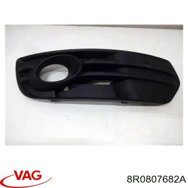 8R0807682A VAG Tampão (grelha) das luzes de nevoeiro do pára-choque dianteiro direito