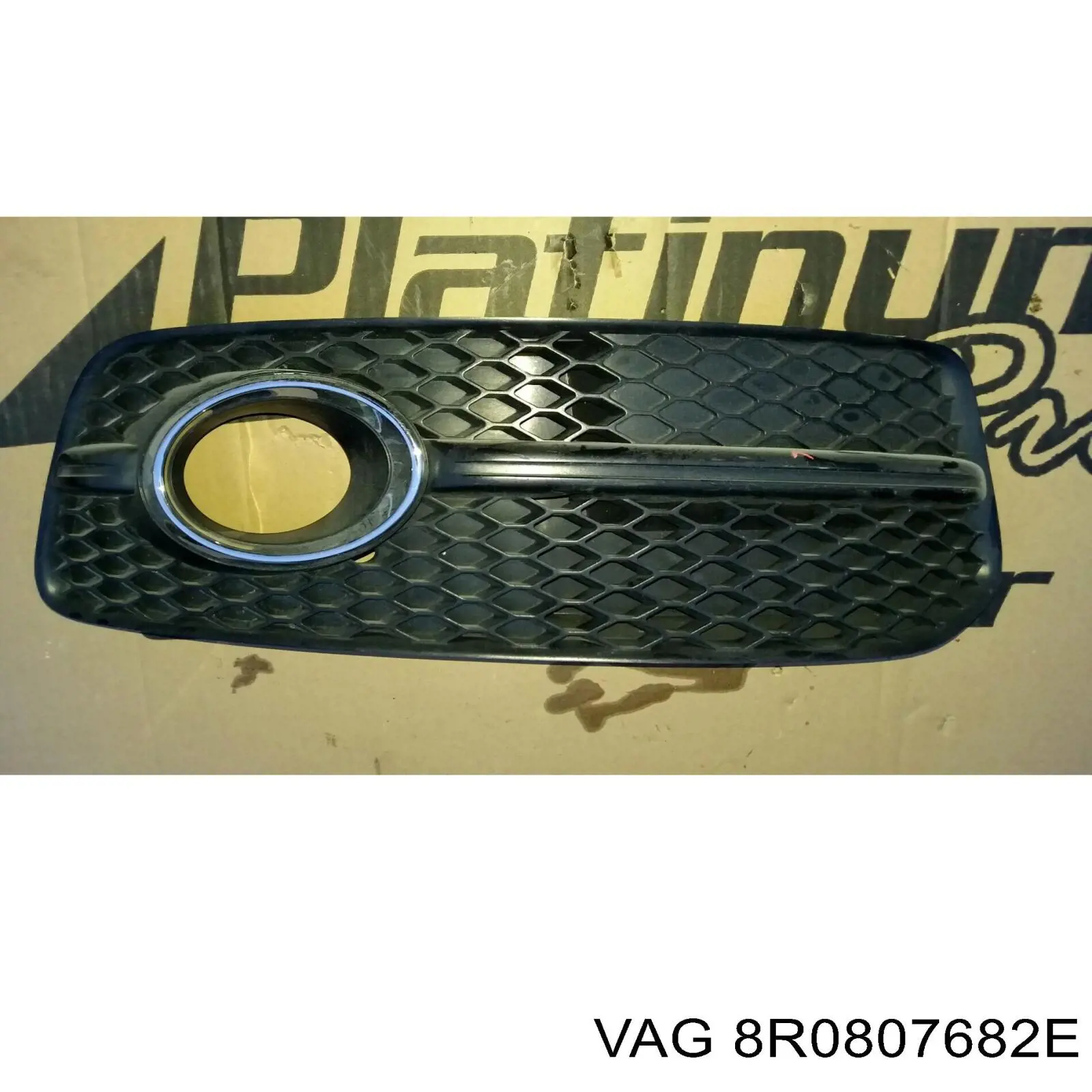 8R0807682E VAG Borda (orla) das luzes de nevoeiro direita
