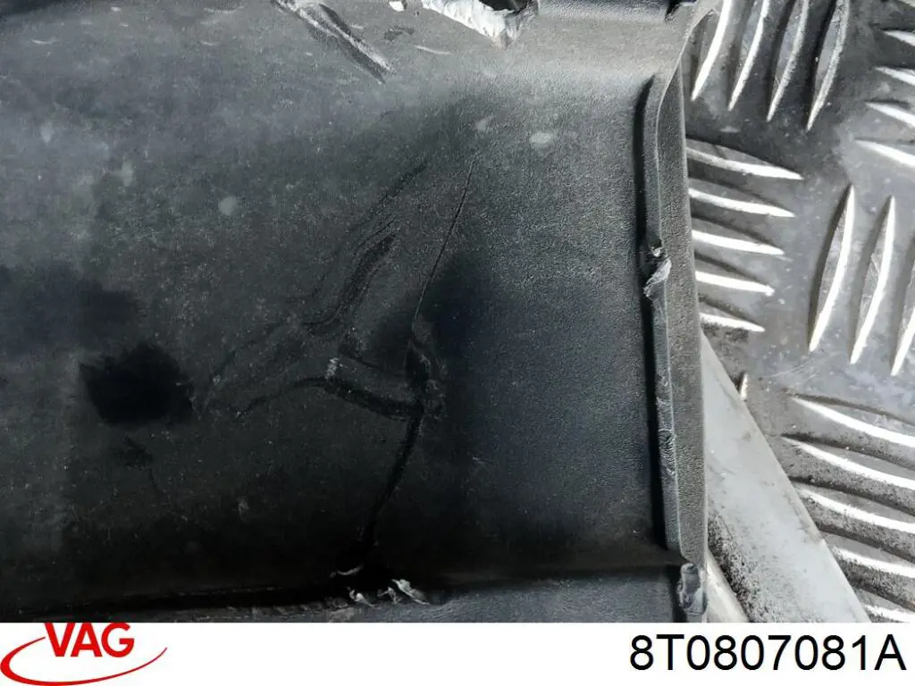 Compre 8T0807081A VAG Pára-choque dianteiro