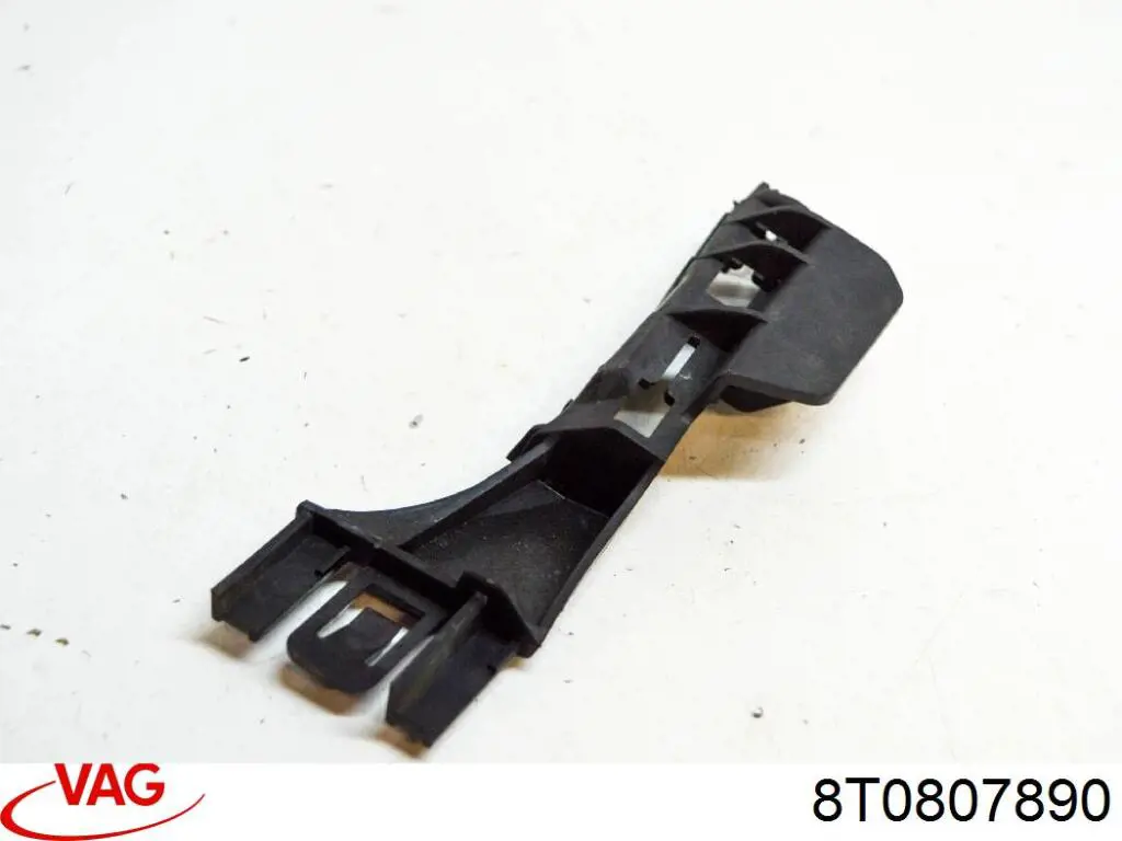 8T0807890 VAG Guia direita do pára-choque traseiro
