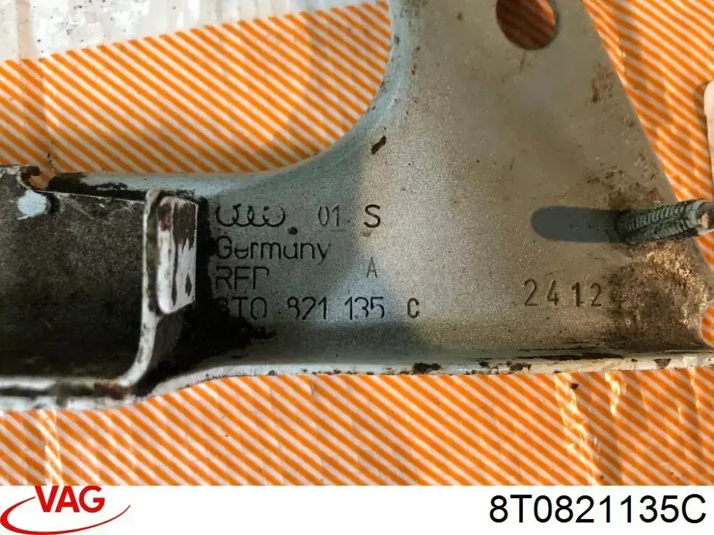 8T0821135C VAG Consola dianteira de fixação do pára-lama dianteiro esquerdo