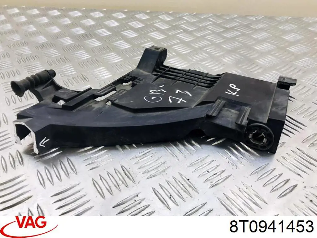 8T0941453 VAG Consola (adaptador) de fixação da luz dianteira esquerda