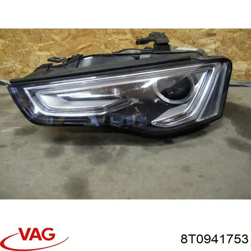 8T0941753 VAG Luz esquerda