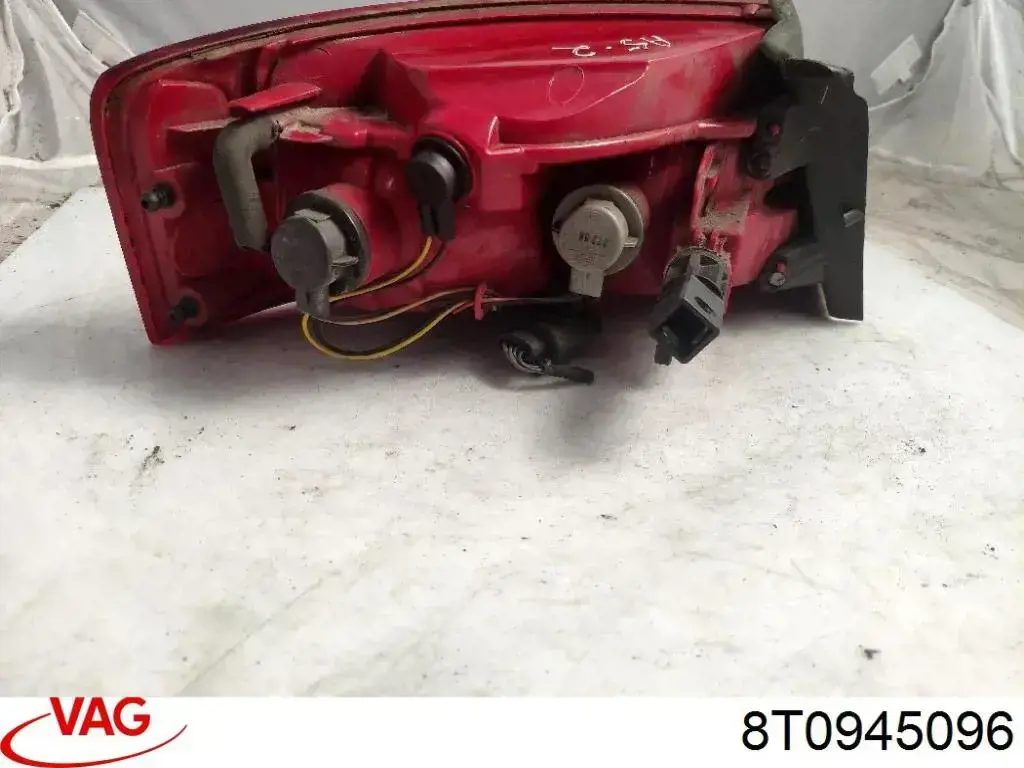 8T0945096 VAG Lanterna traseira direita externa