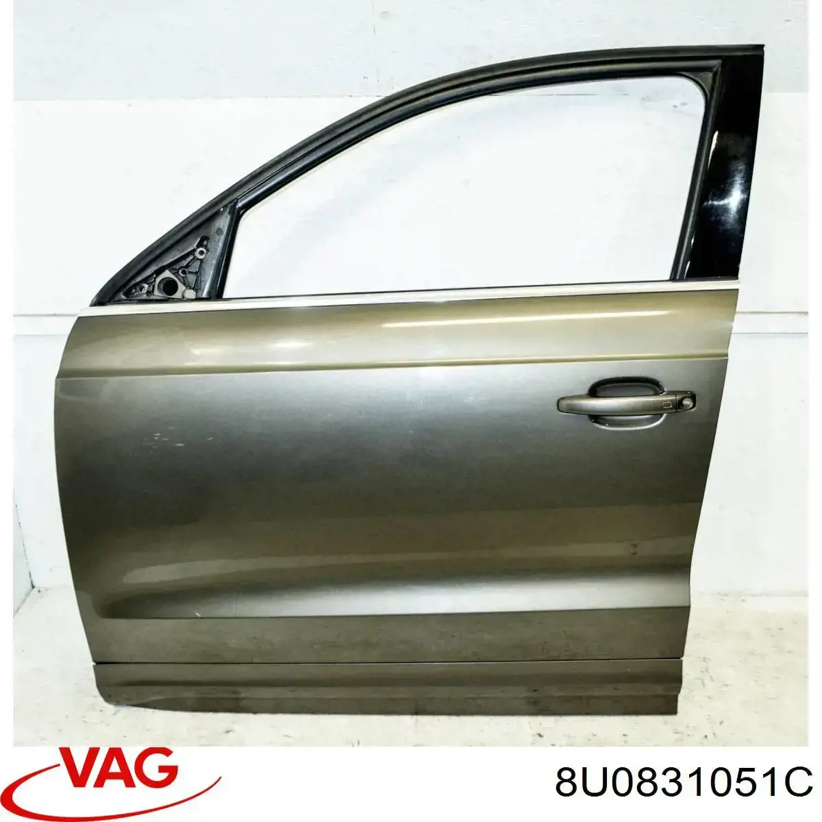 8U0831051C VAG Porta dianteira esquerda