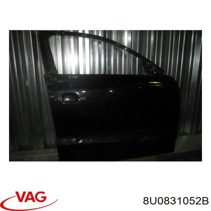 8U0831052B VAG Porta dianteira direita