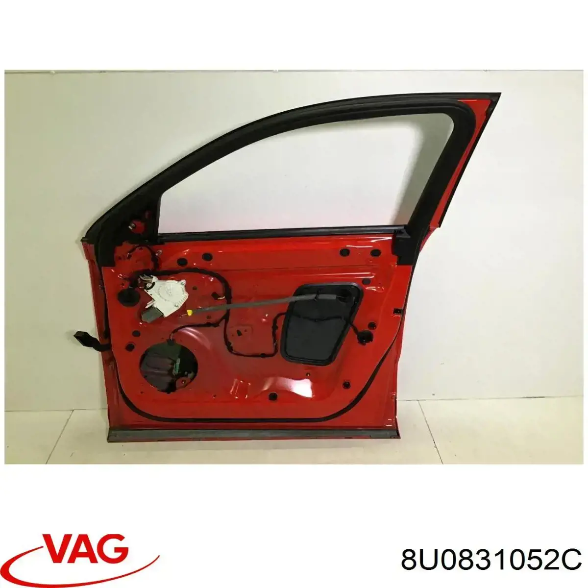 8U0831052C VAG Porta dianteira direita