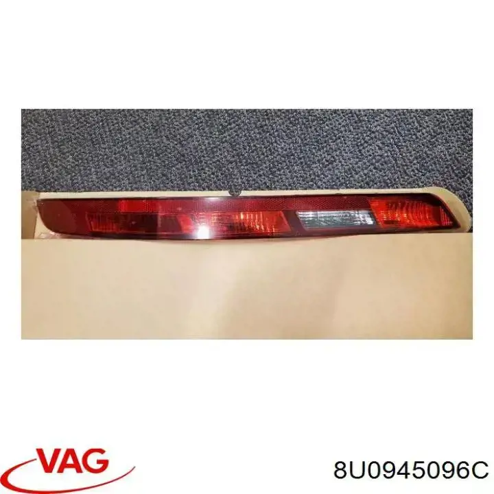 Compre 8U0945096C VAG Lanterna do pára-choque traseiro direito