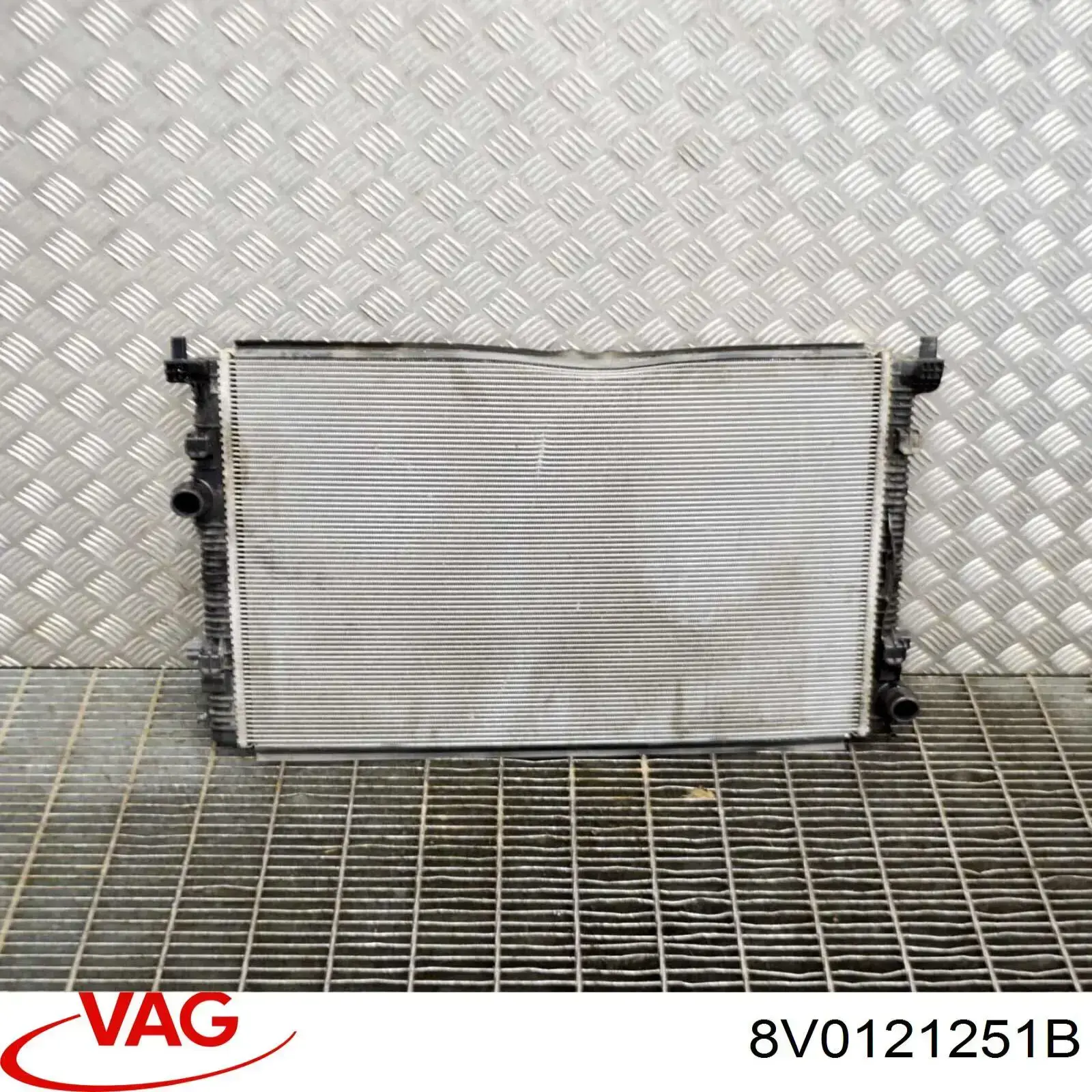 8V0121251B VAG Radiador de esfriamento de motor