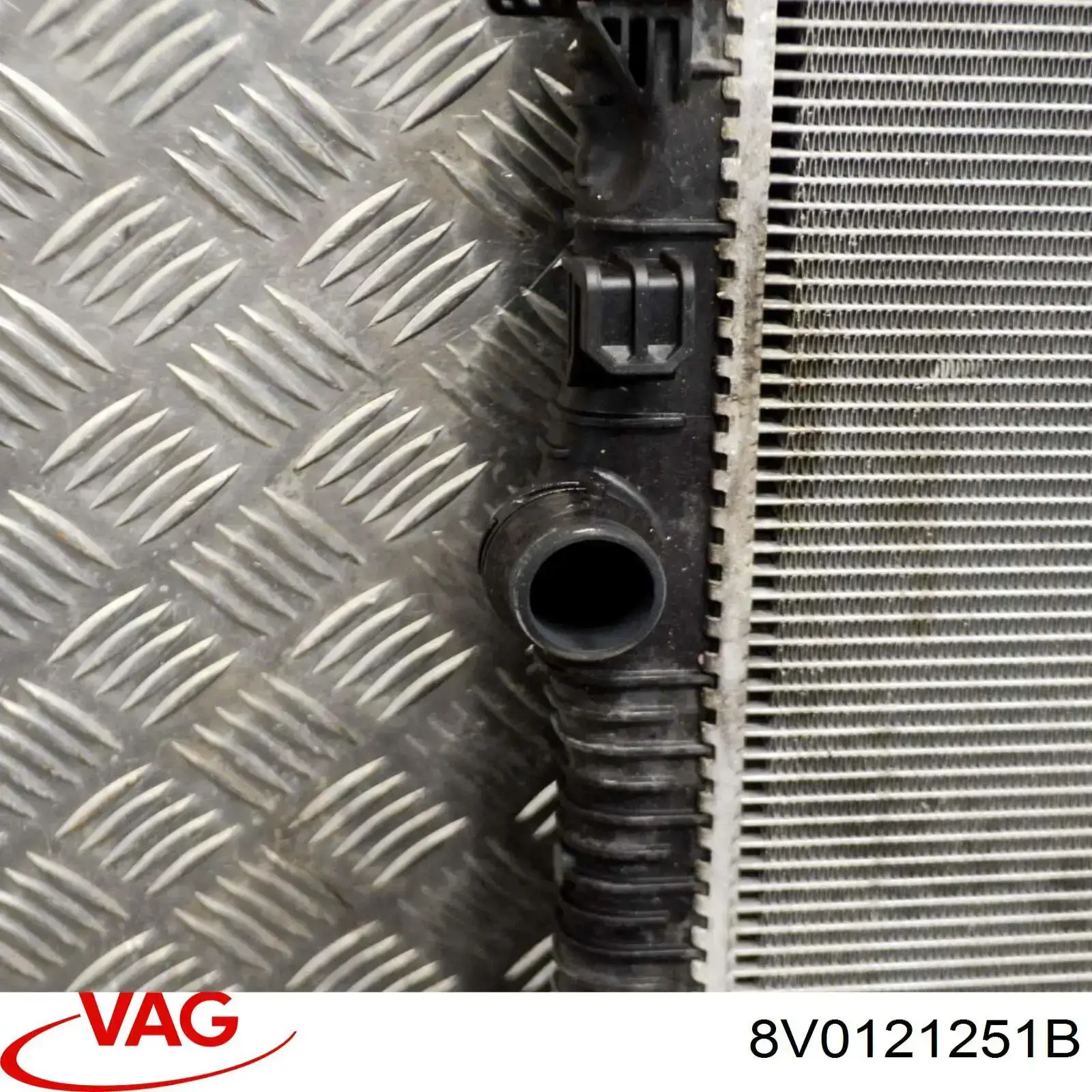 Radiador de esfriamento de motor VAG 8V0121251B preço, a partir de 256,77 USD