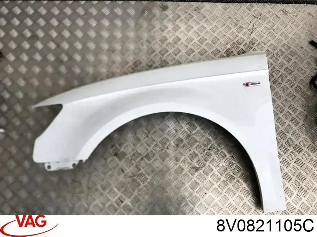 Pára-lama dianteiro esquerdo VAG 8V0821105C preço, a partir de 89,56 USD