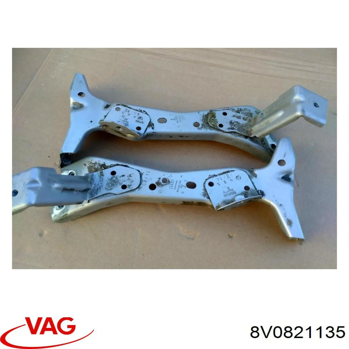 Consola dianteira de fixação do pára-lama dianteiro esquerdo VAG 8V0821135C preço, a partir de 28,32 USD
